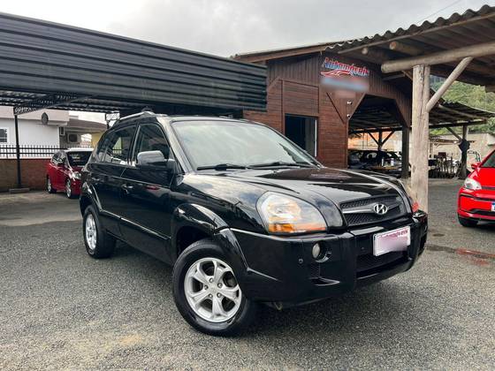 HYUNDAI TUCSON 2.0 MPFI GLS 16V 143CV 2WD GASOLINA 4P AUTOMÁTICO HYUNDAI TUCSON 2.0 MPFI GLS 16V 143CV 2WD GASOLINA 4P AUTOMÁTICO